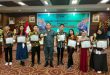 Kepala BNNP Kalteng Serahkan Penghargaan kepada Pemenang Lomba Desain Poster Dan Video Anti Narkoba