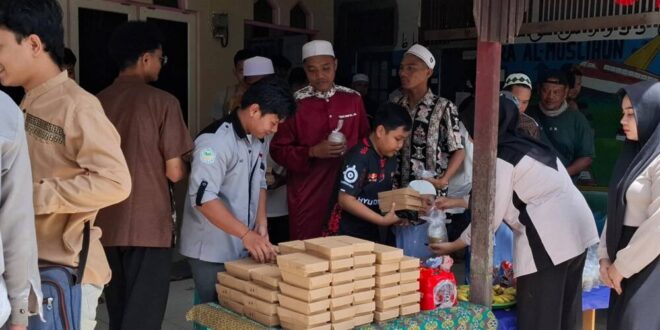 Memberi Kebermanfaatan, Gerakan Sedekah Jum’at Bagikan Makan Gratis