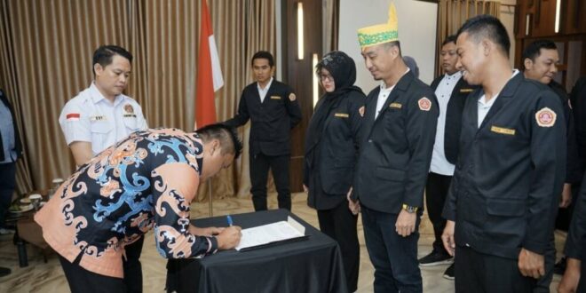 Edy Rustian Resmi Melantik Pengurus Karang Taruna Kota Palangka Raya Periode 2023-2028