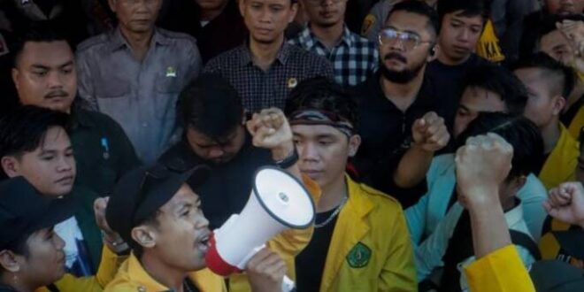 Efisiensi Anggaran, Mahasiswa dan Aliansi Pelajar gelar Aksi di DPRD Kalteng