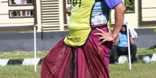 Polres Bartim Meriahkan HUT RI ke-80, Kapolres Turun Langsung Ikut Lomba Mini Soccer Sarung