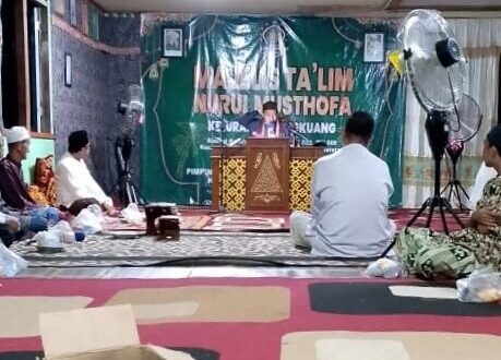 Silaturahmi dan Ilmu Agama Mengalir di Pengajian Majelis Taklim Nurul Musthofa