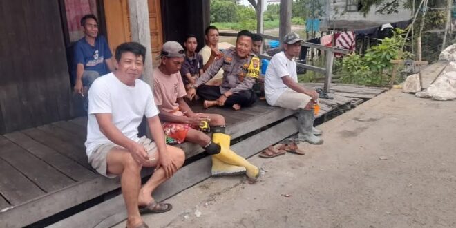 Polsek Karau Kuala Perketat Pemantauan Kamtibmas, Wakapolsek Sambangi Warga