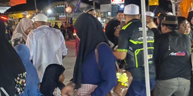 Melayani dengan Hati, Relawan HKT-Karang Taruna Hadir di Haul Guru Sekumpul dan Isra Mi’raj di Kereng Pangi