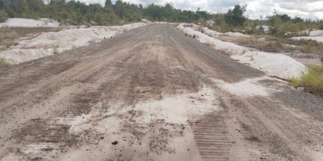 Masyarakat Pertanyakan Kualitas Proyek Rekonstruksi Jalan Bukit Batu–Sungai Gita