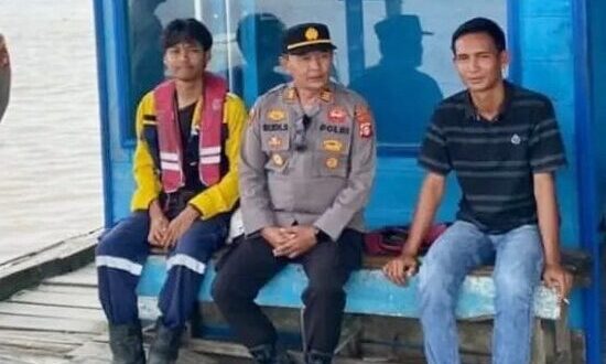 AKP Budi Susanto Pimpin Patroli Dialogis, Perkuat Rasa Aman Warga Karau Kuala