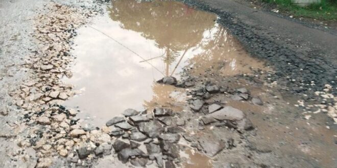 Aktivitas Warga Terganggu, Kades Siong Desak Pemkab Bartim segera Perbaiki Jalan Rusak