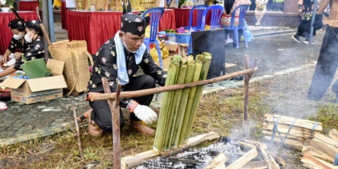 Malamang Meriahkan FBIM 2026, Aroma Kuliner Tradisional Dayak Memikat Pengunjung